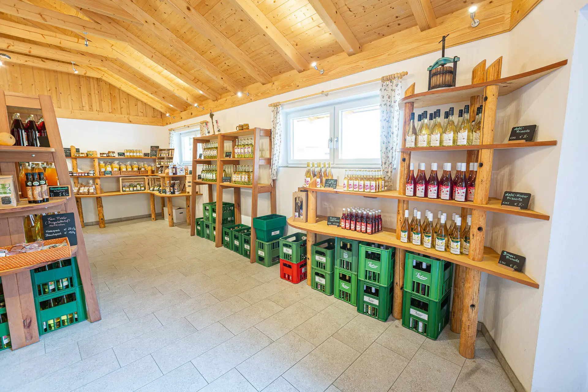 Einblick in den Hofladen der Familie Lackner in Walding