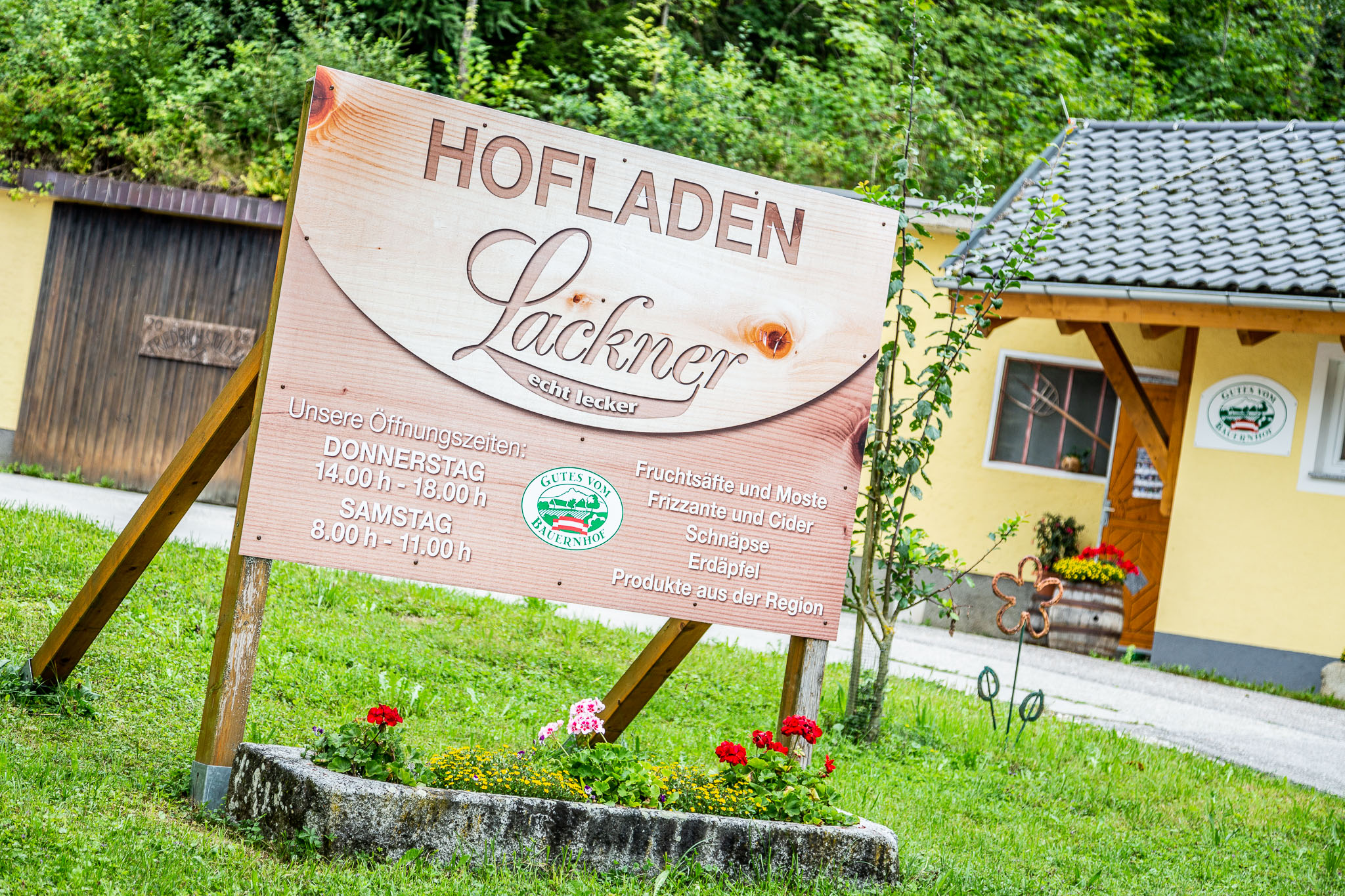 Hofladen Tafel Hofladen der Hofkellerei Lackner
